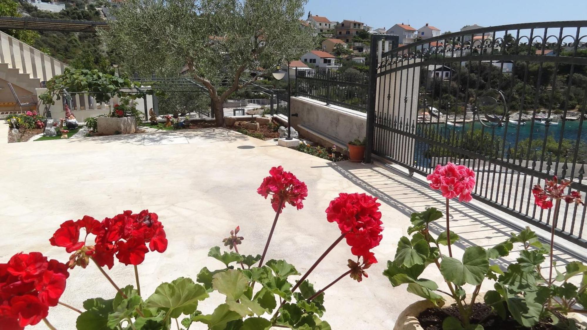Apartments Branka - 30 M From Beach Севид Екстериор снимка